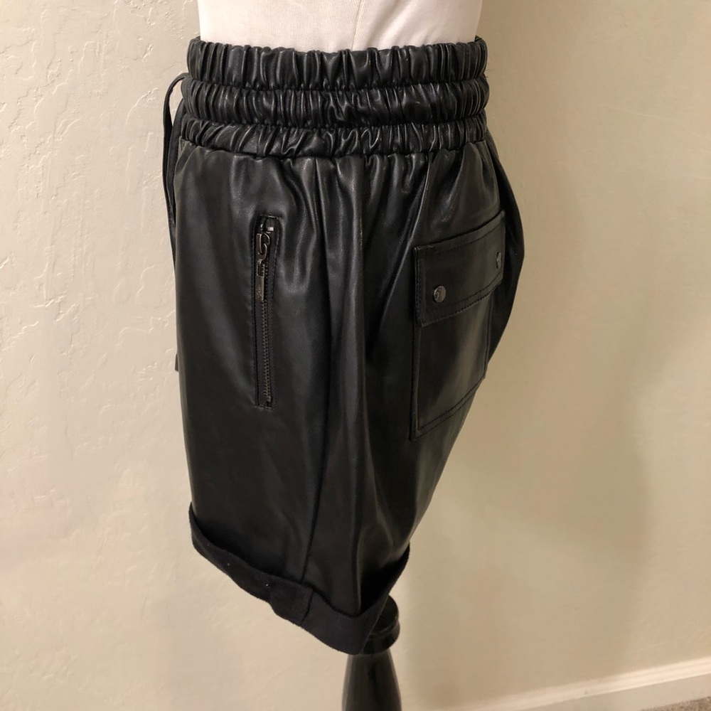 Shorts - Picture 3 of 11